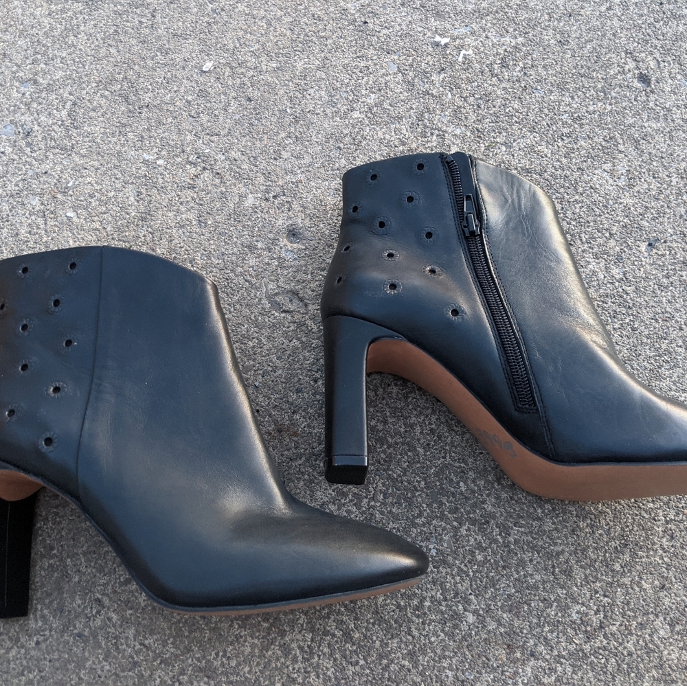 Women's GAP Black Leather Zip Up Boots 9M NWOT
